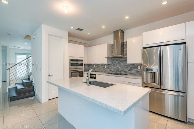 6402 NW 104th Path, Doral, FL 33178