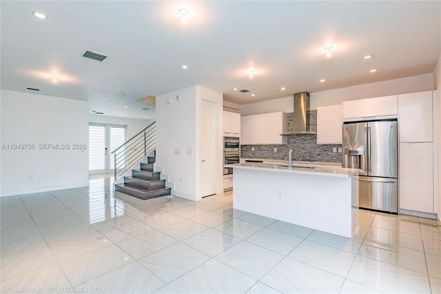 6402 NW 104th Path, Doral, FL 33178