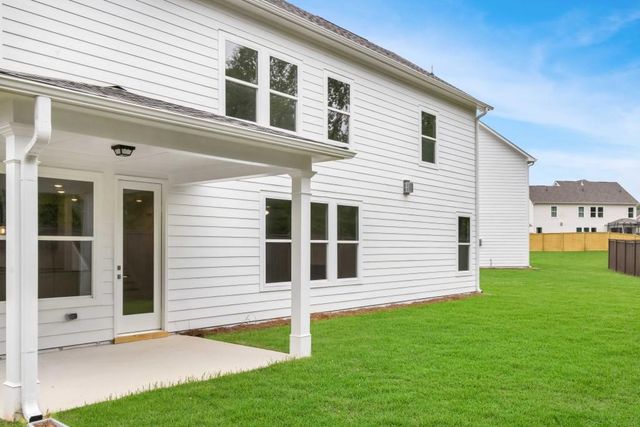 411 Red Wood Lane, Hoschton, GA 30548