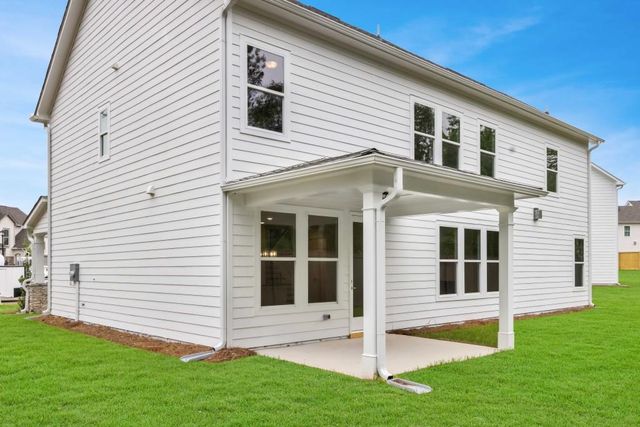 411 Red Wood Lane, Hoschton, GA 30548