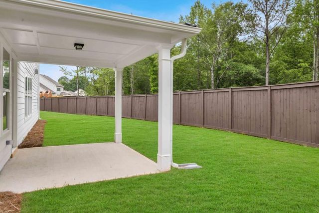 411 Red Wood Lane, Hoschton, GA 30548
