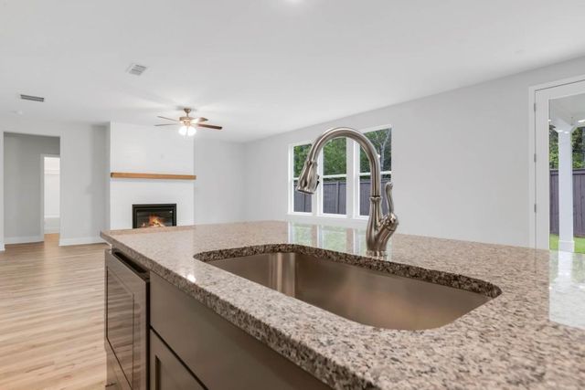 411 Red Wood Lane, Hoschton, GA 30548
