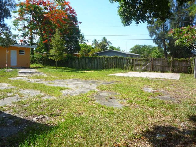 2162 NW 28th Street, Oakland Park, FL 33311