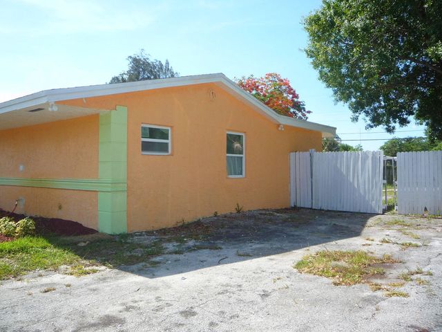 2162 NW 28th Street, Oakland Park, FL 33311