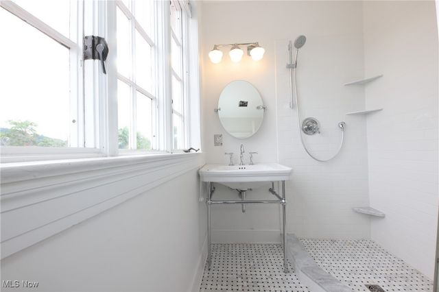 12 Lotus Ave., Chester, WV 26034