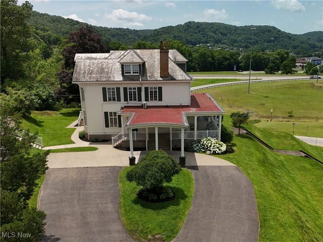 12 Lotus Ave., Chester, WV 26034