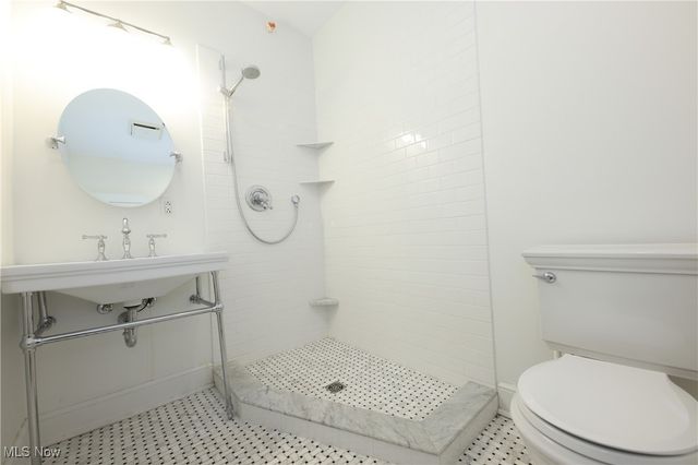 12 Lotus Ave., Chester, WV 26034