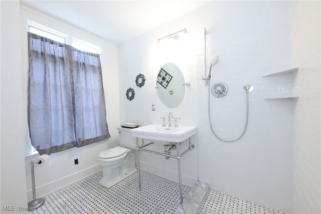 12 Lotus Ave., Chester, WV 26034