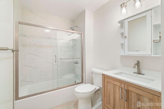 127 Hampton Court, Franklin Twsp, NJ 08873