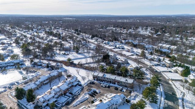 127 Hampton Court, Franklin Twsp, NJ 08873