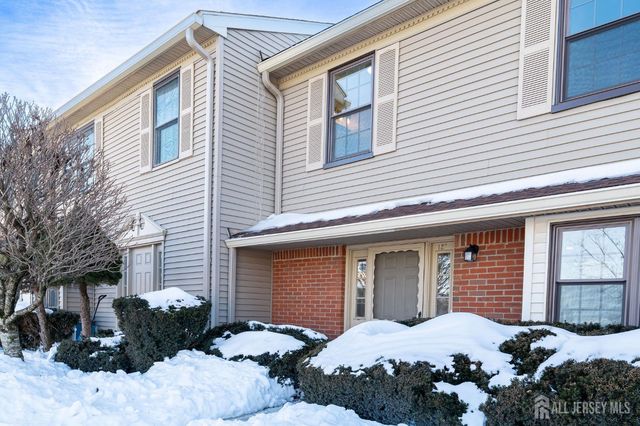 127 Hampton Court, Franklin Twsp, NJ 08873