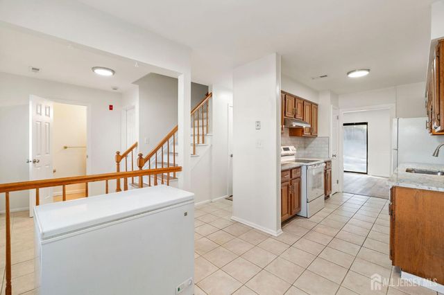 127 Hampton Court, Franklin Twsp, NJ 08873