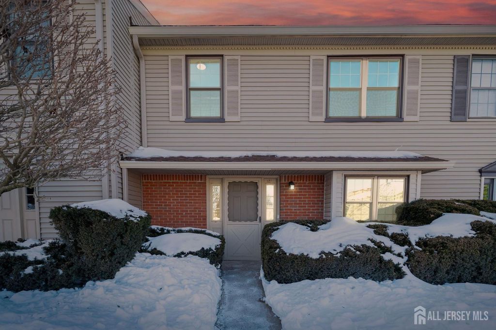 127 Hampton Court, Franklin Twsp, NJ 08873