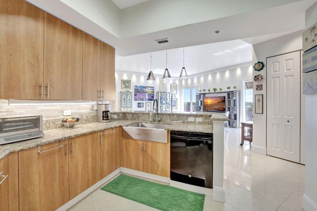 2633 NE 14th Avenue 505, Wilton Manors, FL 33334