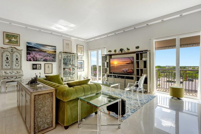 2633 NE 14th Avenue 505, Wilton Manors, FL 33334