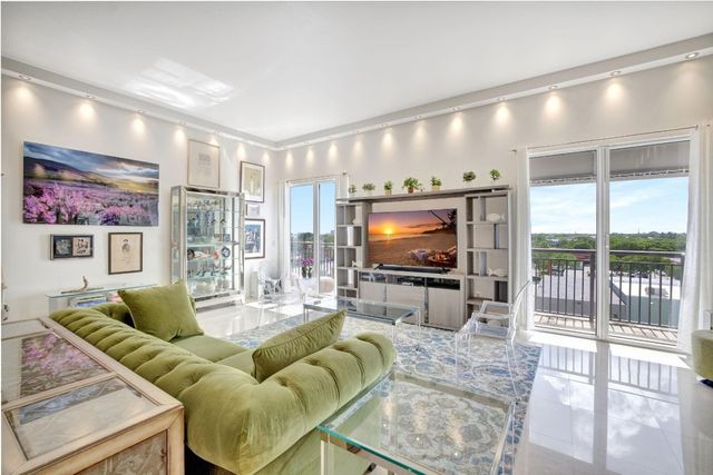 2633 NE 14th Avenue 505, Wilton Manors, FL 33334