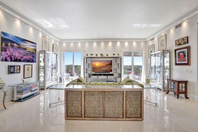 2633 NE 14th Avenue 505, Wilton Manors, FL 33334