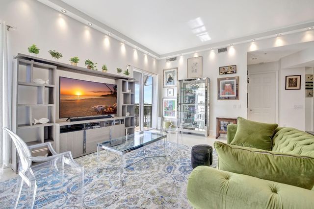 2633 NE 14th Avenue 505, Wilton Manors, FL 33334