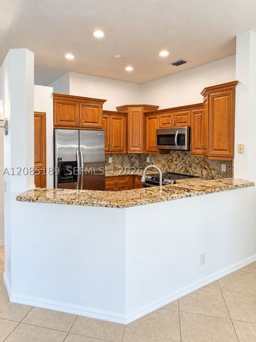 908 Tanglewood Cir 908, Weston, FL 33327