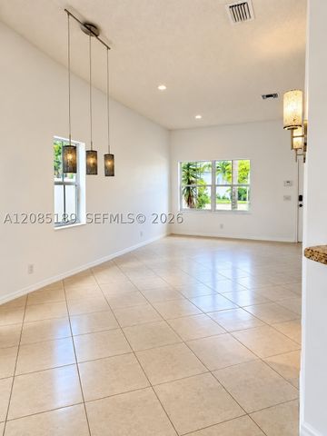 908 Tanglewood Cir 908, Weston, FL 33327