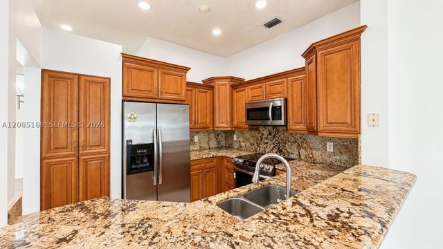 908 Tanglewood Cir 908, Weston, FL 33327