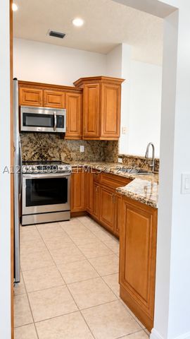 908 Tanglewood Cir 908, Weston, FL 33327