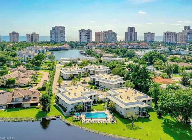 4180 Crayton RD # E8, Naples, FL 34103