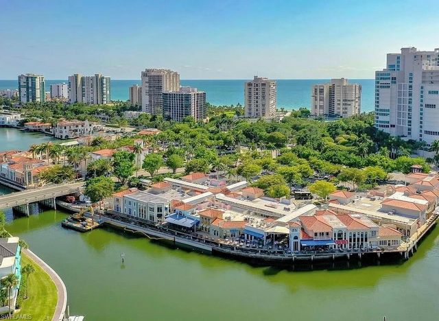 4180 Crayton RD # E8, Naples, FL 34103