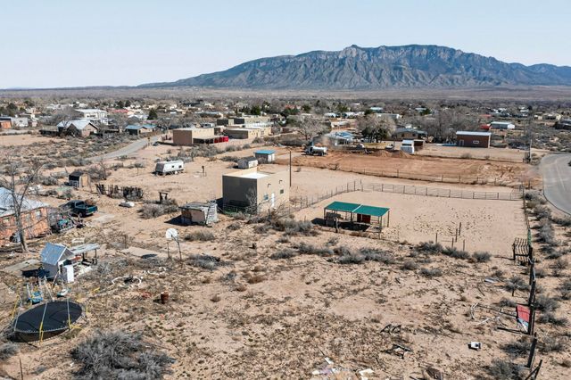 775 Camino Sin Pasada, Corrales, NM 87048