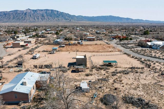 775 Camino Sin Pasada, Corrales, NM 87048