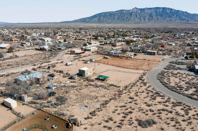 775 Camino Sin Pasada, Corrales, NM 87048