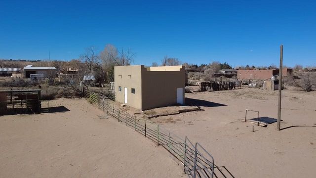 775 Camino Sin Pasada, Corrales, NM 87048