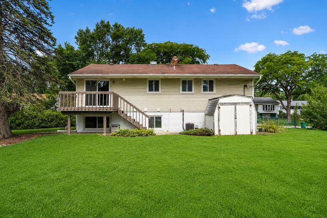 669 White Pine Road, Buffalo Grove, IL 60089