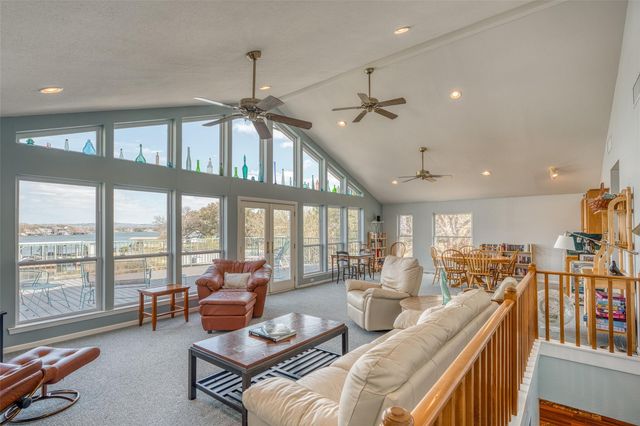 305 W Briar DR, Granite Shoals, TX 78654