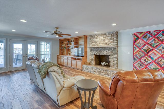 305 W Briar DR, Granite Shoals, TX 78654