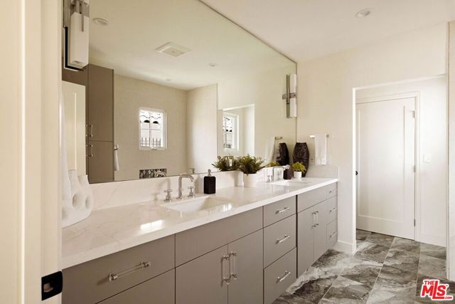 308 S Highland Avenue, Los Angeles, CA 90036