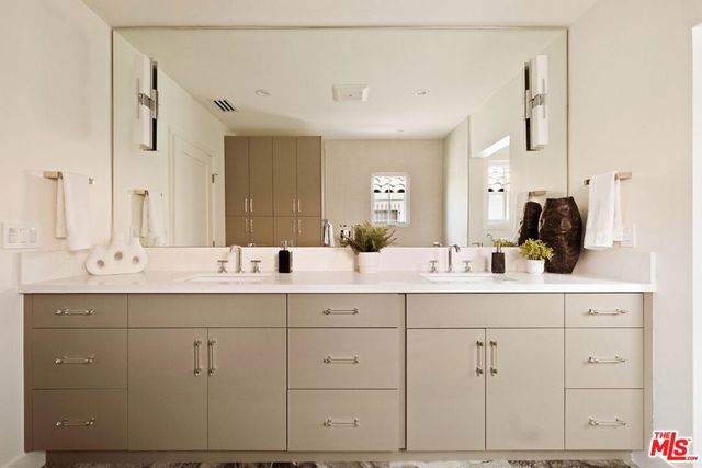 308 S Highland Avenue, Los Angeles, CA 90036