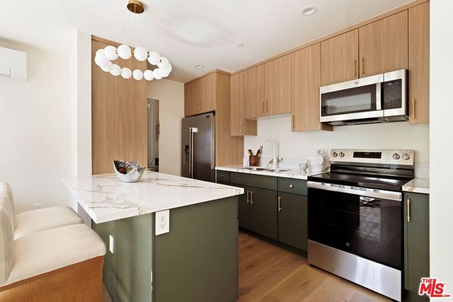 308 S Highland Avenue, Los Angeles, CA 90036