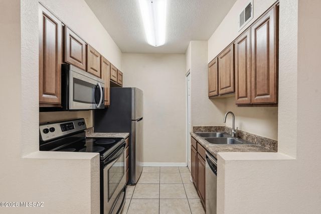 1745 E Glenn St Apt 243, Tucson, AZ 85719