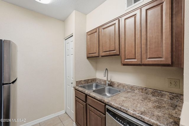 1745 E Glenn St Apt 243, Tucson, AZ 85719