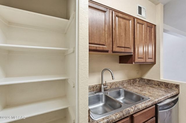 1745 E Glenn St Apt 243, Tucson, AZ 85719