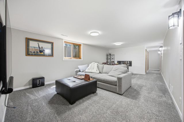 42 36th Avenue N, Fargo, ND 58102