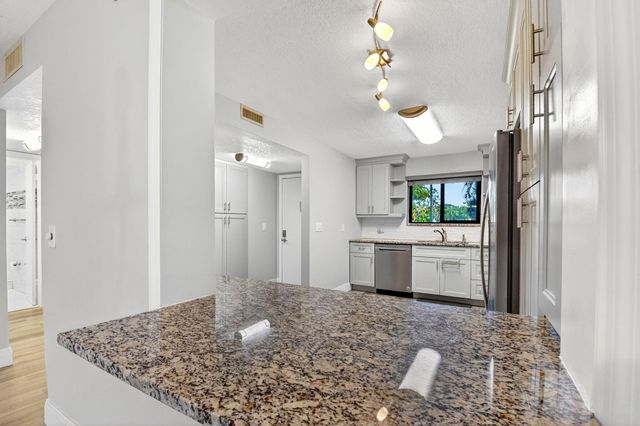 7770 Tahiti Lane 105, Lake Worth, FL 33467