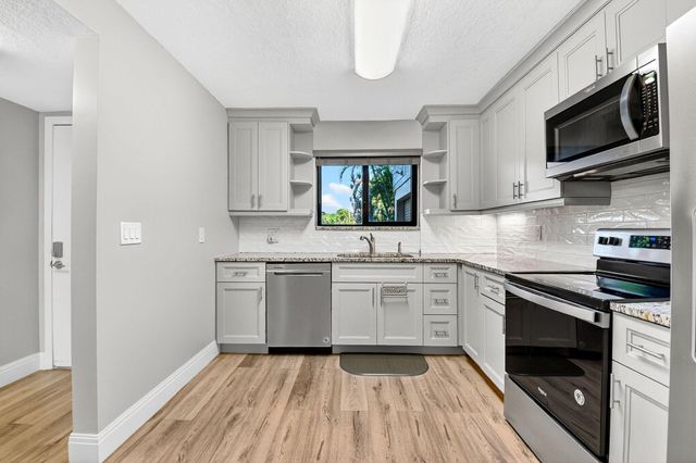 7770 Tahiti Lane 105, Lake Worth, FL 33467