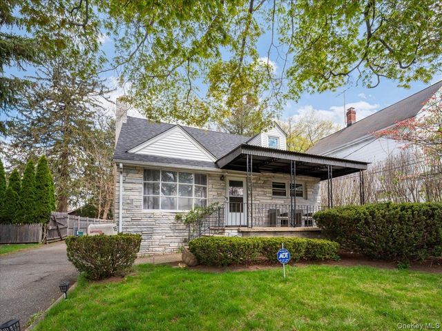 16 W Maltbie Avenue, Suffern, NY 10901