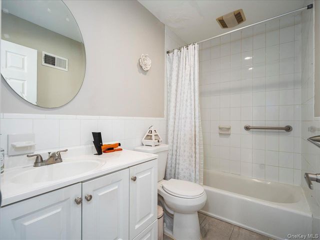 16 W Maltbie Avenue, Suffern, NY 10901