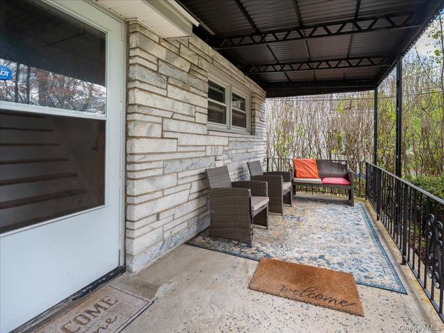 16 W Maltbie Avenue, Suffern, NY 10901