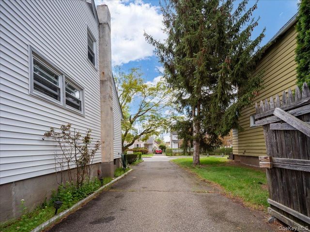 16 W Maltbie Avenue, Suffern, NY 10901