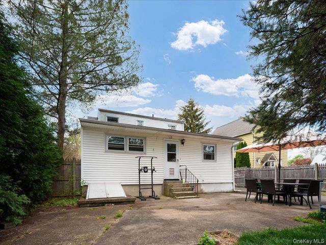 16 W Maltbie Avenue, Suffern, NY 10901