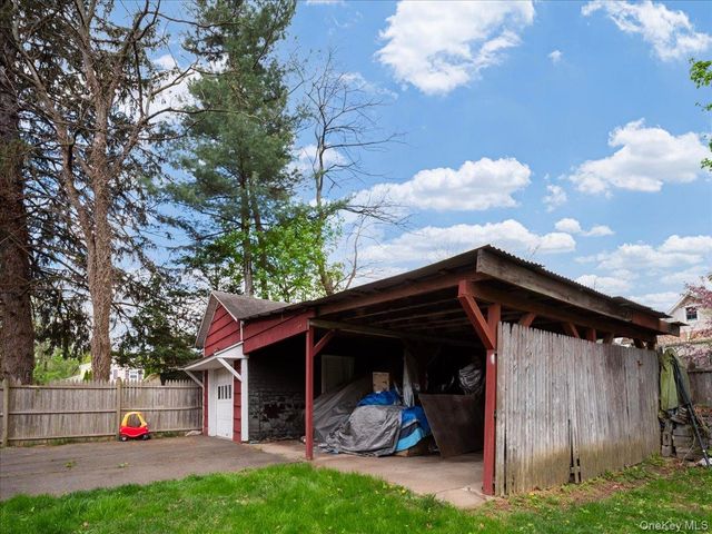 16 W Maltbie Avenue, Suffern, NY 10901